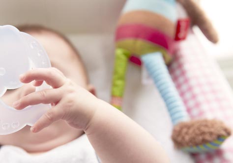 [Translate to spanish argentine:] baby learns how to drink